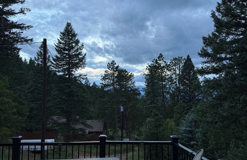 Evergreen Maison | Rustic and charming 2 bedroom retreat with a beautiful deck