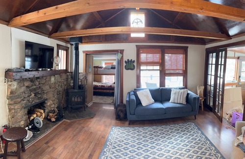 Evergreen Maison | Rustic and charming 2 bedroom retreat with a beautiful deck
