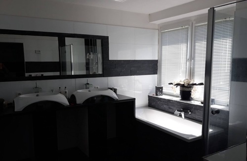 Luessow Maison | Grande maison de vacances rustique en face de Stralsund