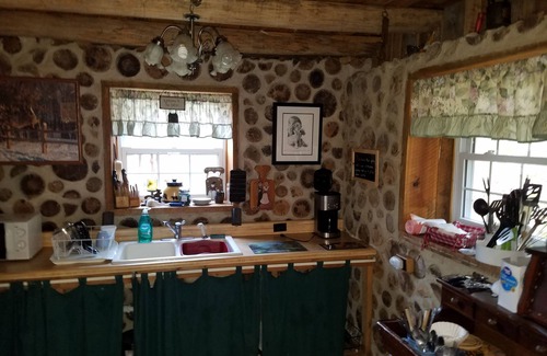 Butler Cabine | Chalet de vacances à la montagne rustique et unique, sans frais de nettoyage ni d’animaux supplémentaires