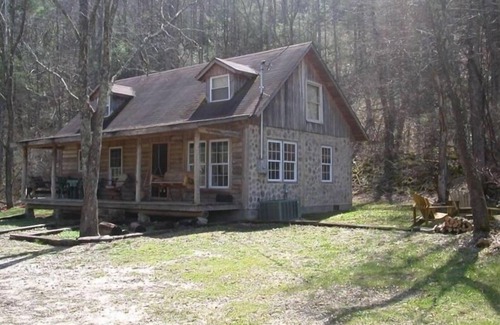 Butler Cabine | Chalet de vacances à la montagne rustique et unique, sans frais de nettoyage ni d’animaux supplémentaires