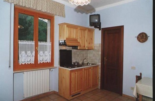 Precetto Autre | Appartement rustique entouré d'Ombrie verte avec piscine