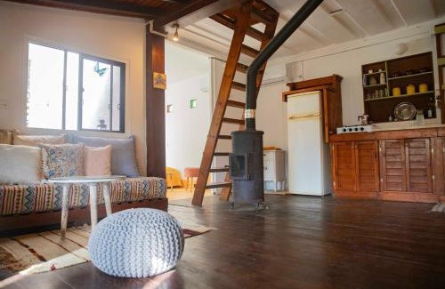 Kfar Hoshen Chalet De Ski | Rustic Cabin in the Galilee with Pastoral Views