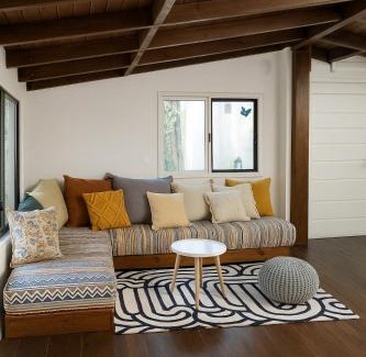 Kfar Hoshen Chalet De Ski | Rustic Cabin in the Galilee with Pastoral Views