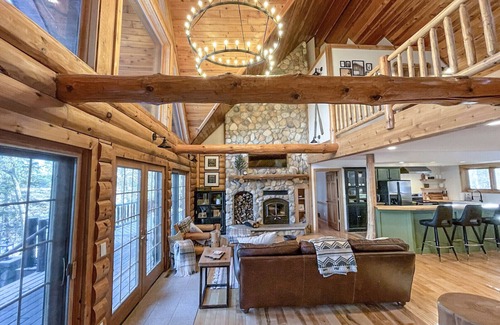 Hackensack Maison | Rustic Cabin Retreat on Webb Lake