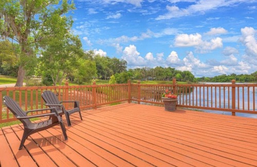 Lake Helen Appartement | Rustic Cabin Retreat in the Antiques Room at the Cabin On The Lake!