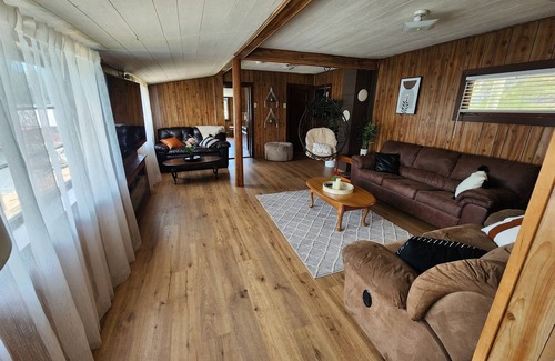 Mineral Cabine | Rustic cabin w/hot tub and sauna on the lake with Mountain view