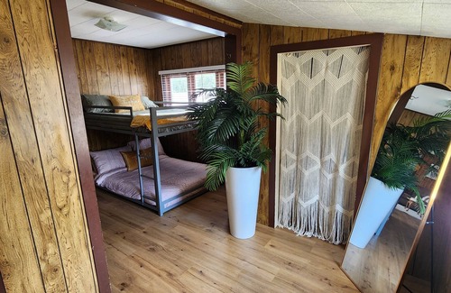 Mineral Cabine | Rustic cabin w/hot tub and sauna on the lake with Mountain view