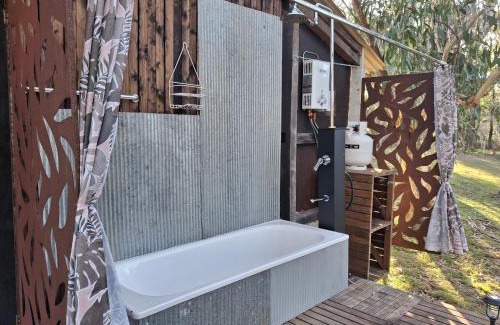 Oallen Autre | Rustic Cabin with moon bathing for a city escape