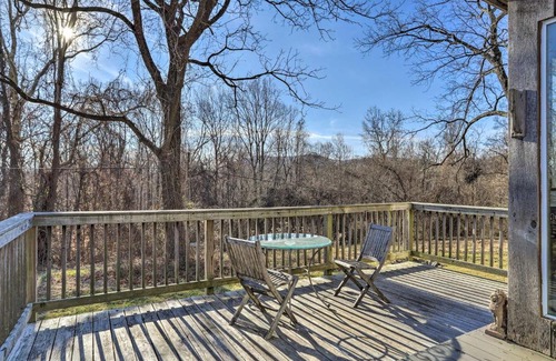 Linden Maison | Rustic Cabin with Mtn Views, Deck and Fire Pit!