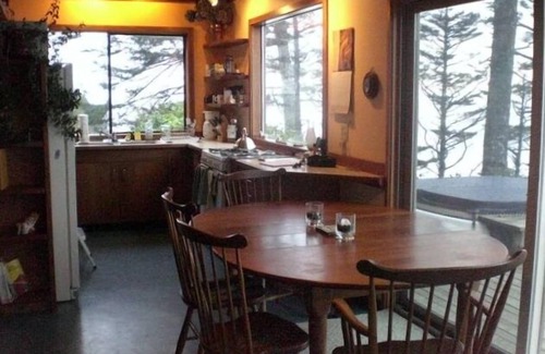 Arch Cape Cabine | Rustic Cabin with Spectacular Ocean View