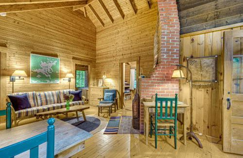 Holderness Maison | Rustic Cabin with Squam Lake Access and Fireplace!