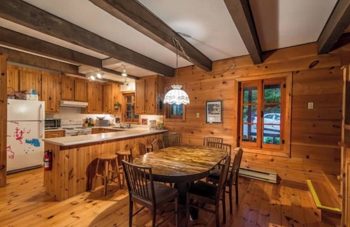 Saint-Faustin-Lac-Carre Cabine | Rustic chalet in Mont-Blanc, lakeside, 4 bedrooms