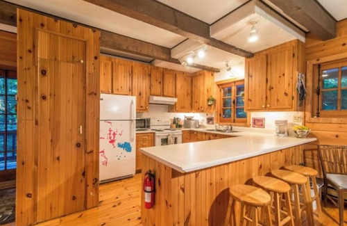 Saint-Faustin-Lac-Carre Cabine | Rustic chalet in Mont-Blanc, lakeside, 4 bedrooms