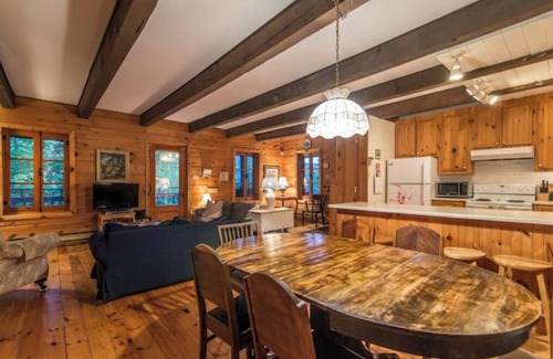 Saint-Faustin-Lac-Carre Cabine | Rustic chalet in Mont-Blanc, lakeside, 4 bedrooms