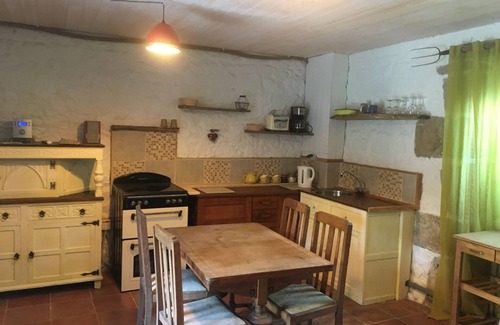 L'Eglise-aux-Bois Maison | Rustic charm. Bakery and workshop converted to 2-bed house on a farm