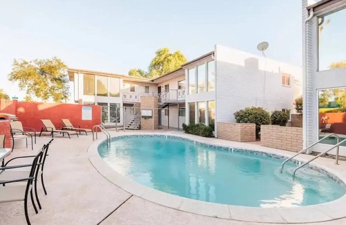 Security Acres Maison | Rustic Charm in Old Town Scottsdale