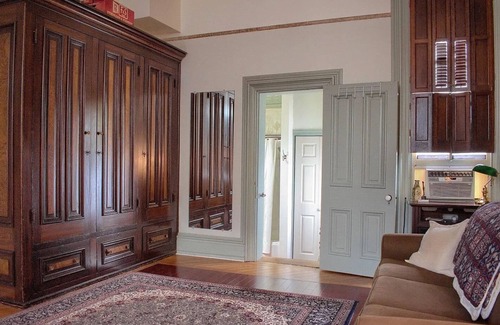 Ranshaw Lit Et Petit-Déjeuner | Bittersweet: Relaxing Room in the Heart of Shamokin: AC, Roku, & City Views