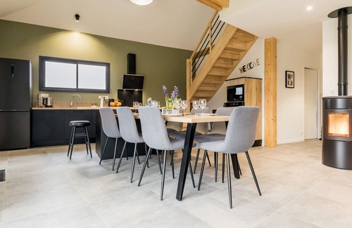 Nort-sur-Erdre Cottage | Gîte Familial Rénové, Proche Canal, Terrasse, Jardin, et Verger Commun, à 20 km de Nantes
