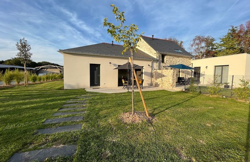 Nort-sur-Erdre Cottage | Gîte Familial Rénové, Proche Canal, Terrasse, Jardin, et Verger Commun, à 20 km de Nantes