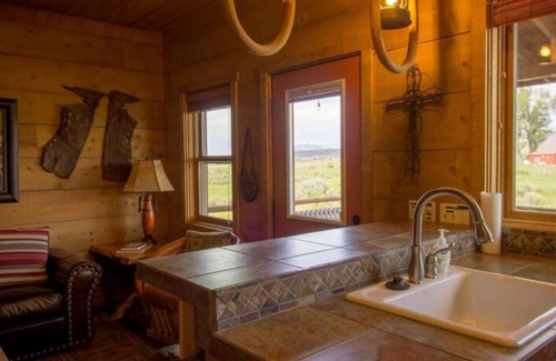 Panguitch Cabine | Rustic Chic Barn Cabin Retreat in the Heart of Nature, Rustic Chic Barn Cabin Retreat