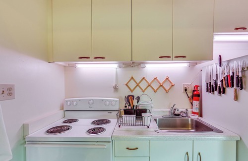 West Mifflin Maison | ‘Rustic Chic’ Retreat: 4 Mi to Kennywood!