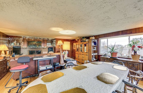 West Mifflin Maison | ‘Rustic Chic’ Retreat: 4 Mi to Kennywood!