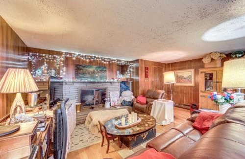 West Mifflin Maison | Rustic Chic Retreat 4 Mi to Kennywood!