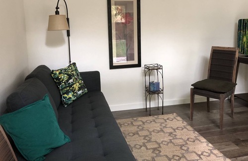 Lafayette Cottage | Cottage contemporain rustique dans un cadre calme (près du centre-ville)