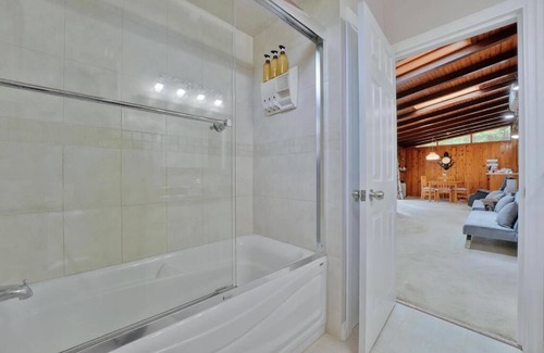 Kirkfield Maison | Rustic cottage on Canal Lake