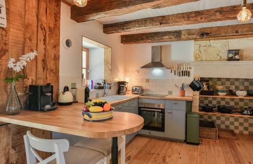 Montcabrier Maison | Rustic country house with courtyard and spa bath