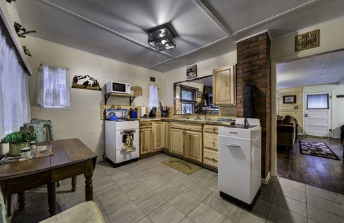 Rye Cabine | Rustic Cozy Cabin at the base of Greenhorn Mountian
