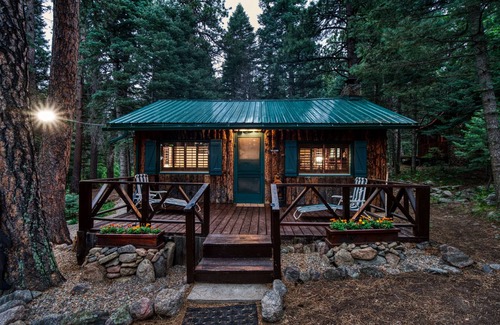 Rye Cabine | Rustic Cozy Cabin at the base of Greenhorn Mountian