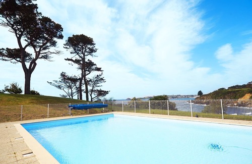 Plougonvelin Copropriété | Rustic + Cozy Apartment | Direct Beach Access!