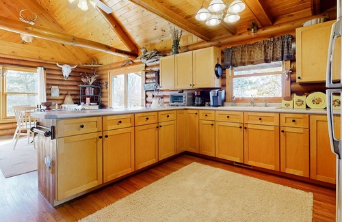 Buffalo Prairie Cabine | Rustic dog-friendly cabin with fireplace, open layout, grill, W/D, & firepit
