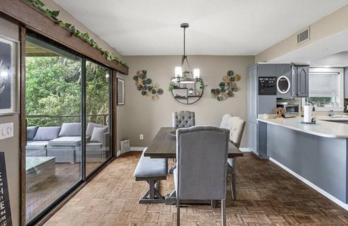 Umatilla Maison | Rustic Enchanted Forest- A Nature Lover’s Retreat with lake, pool, and hot tub