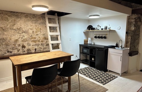 Elora Appartement | Rustic Escape - Private Suite in Downtown Elora
