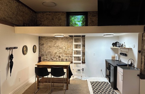 Elora Appartement | Rustic Escape - Private Suite in Downtown Elora