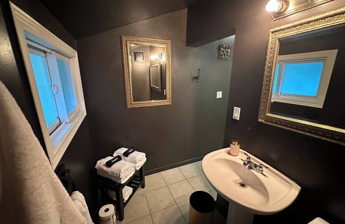 Elora Appartement | Rustic Escape - Private Suite in Downtown Elora