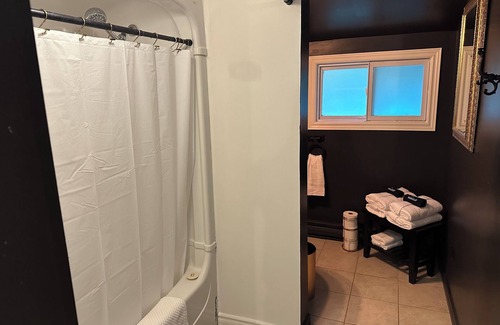 Elora Appartement | Rustic Escape - Private Suite in Downtown Elora