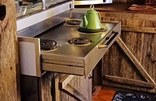 Blue Ridge Mountains Cabine | Little Cabin on Huckleberry, 1800s Pioneer Rustic Log Cabin 3rd night 25% off