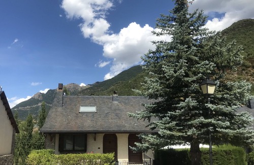 Biescas Chalet De Ski | Rustic family house in the Pyrenees