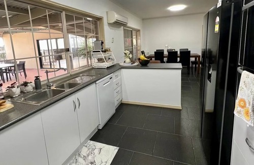 Bagshot Autre | Rustic Farm House Stay- Bendigo w/ pool and spa. Pet Friendly!
