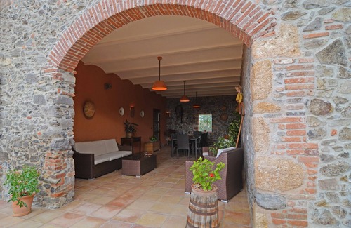 Sils Cottage | FERME RUSTIQUE IDÉALE POUR LES FAMILLES AVEC PISCINE PRIVÉE ET GRAND JARDIN