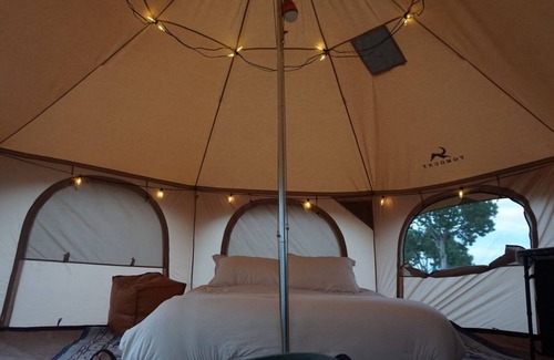 Farmington Station Balnéaire | Rustic glamping hideaway—Animas River views, quiet woods, close to it all.