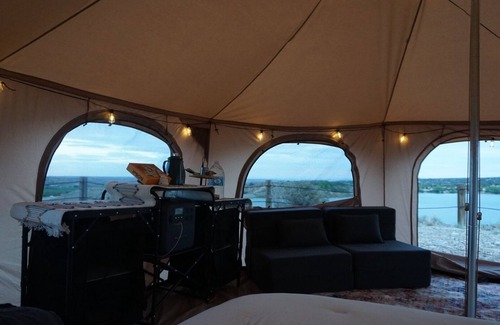 Farmington Station Balnéaire | Rustic glamping hideaway—Animas River views, quiet woods, close to it all.