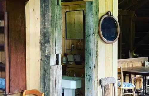 Climax Maison | Rustic Glamping Cabin by creek in Hudson Valley