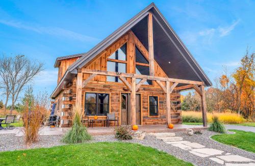 De Soto Maison | Rustic Hideaway sleeps 4 Hot tub