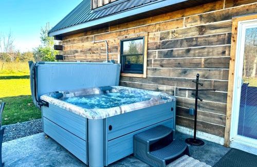 De Soto Maison | Rustic Hideaway sleeps 4 Hot tub