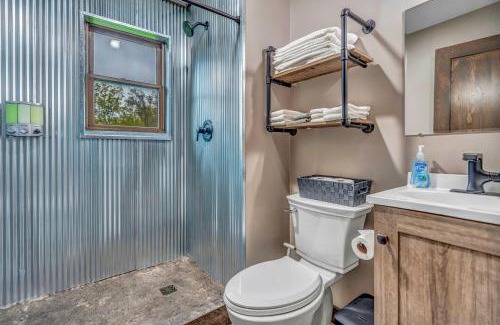 De Soto Maison | Rustic Hideaway sleeps 4 Hot tub